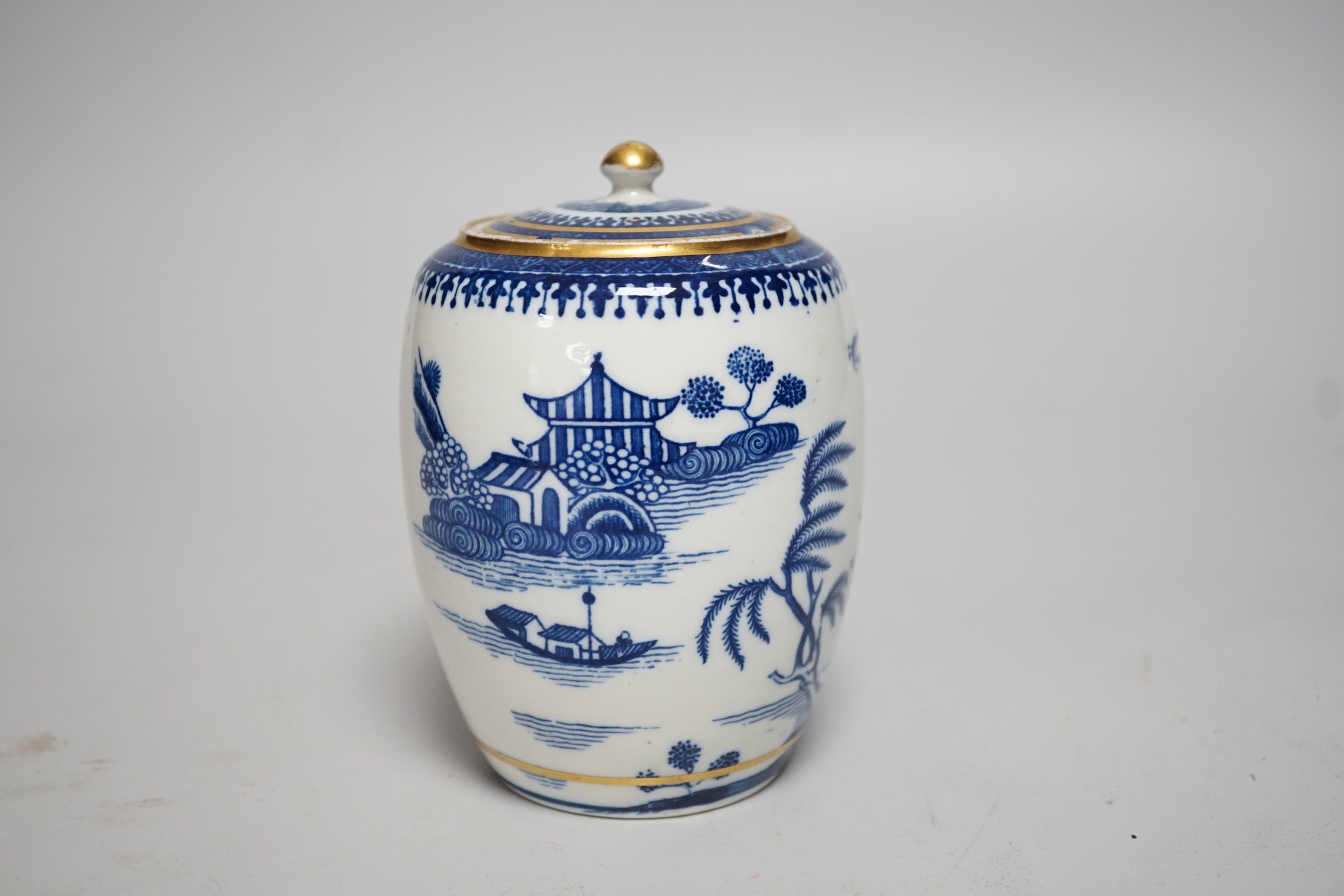 An 18th century Caughley tea canister and cover printed with Willow Nankin pattern,12.5cms high